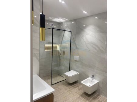 Tirane, shitet apartament 2+1+Ballkon Kati 5, 121 m² 280.000 € (prane Queen Hotel, mbi Kristal Center, AREA46050)