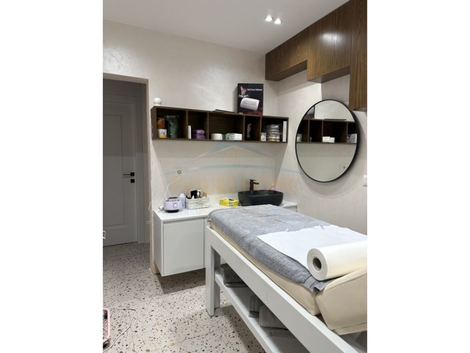 Tirane, jepet me qera Kati 0, 100 m² 1.500 € 
