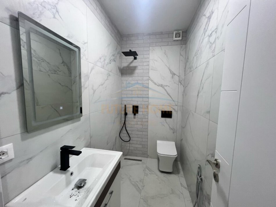 Tirane, jepet me qera zyre Kati 11, 120 m² 1.200 € (Lidhja e Prizrenit)