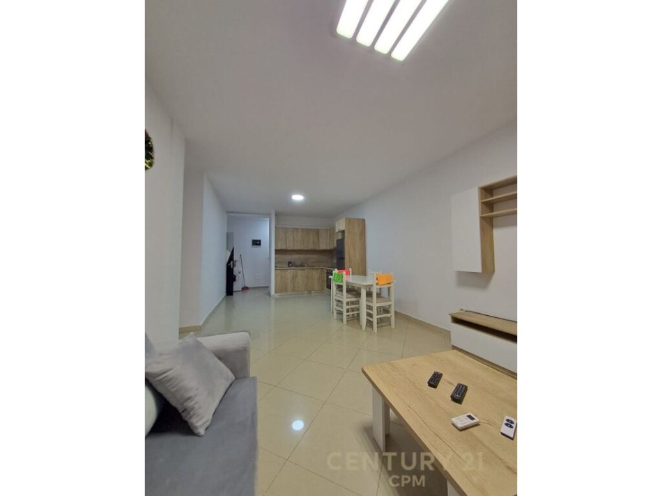 Tirane, jepet me qera apartament 2+1 Kati 2, 570 € (pallat i ri 2+1+2+ Garazh i mbyllur me qepen ne Myslym Shyri)