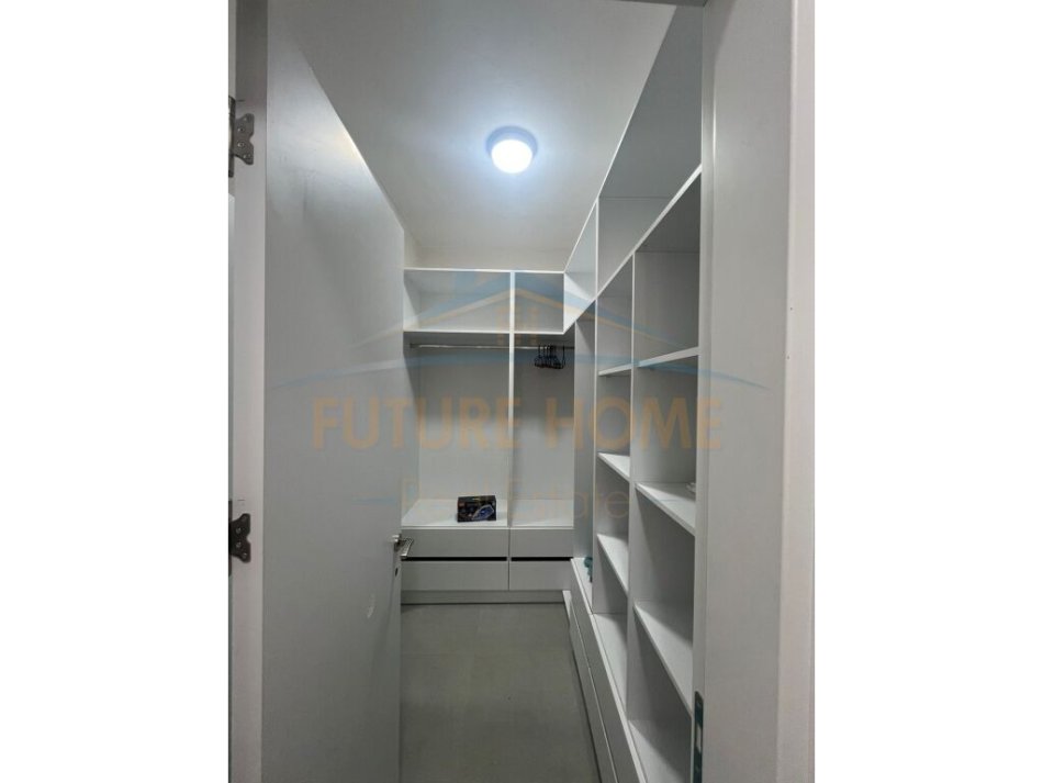 Tirane, jepet me qera apartament 1+1+Ballkon Kati 1, 65 m² 600 € (Kopshti Botanik)
