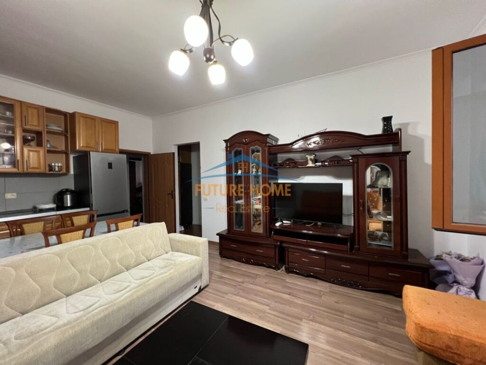 Tirane, shitet apartament 2+1 Kati 3, 85 m² 73.000 € (Rruga Azem Galica)