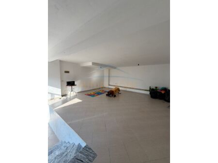 Tirane, jepet me qera ambjent biznesi Kati 0, 92 m² 800 € (Rruga Fabrika e Qelqit, Kombinat, Tiranë AREA46101)
