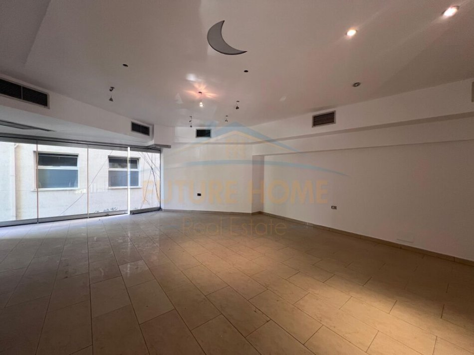 Tirane, jepet me qera apartament duplex , 147 m² 1.500 €