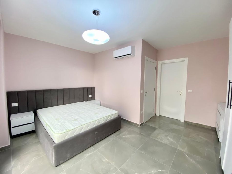 Tirane, jepet me qera apartament 2+1+Ballkon Kati 3, 110 m² 500 € (Fusha e Aviacionit)