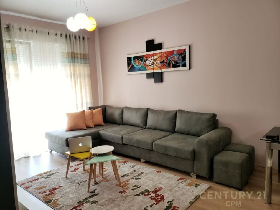 Tirane, jepet me qera apartament 2+1+Aneks+Ballkon Kati 4, 88 m² 550 € (tek 5 maji)
