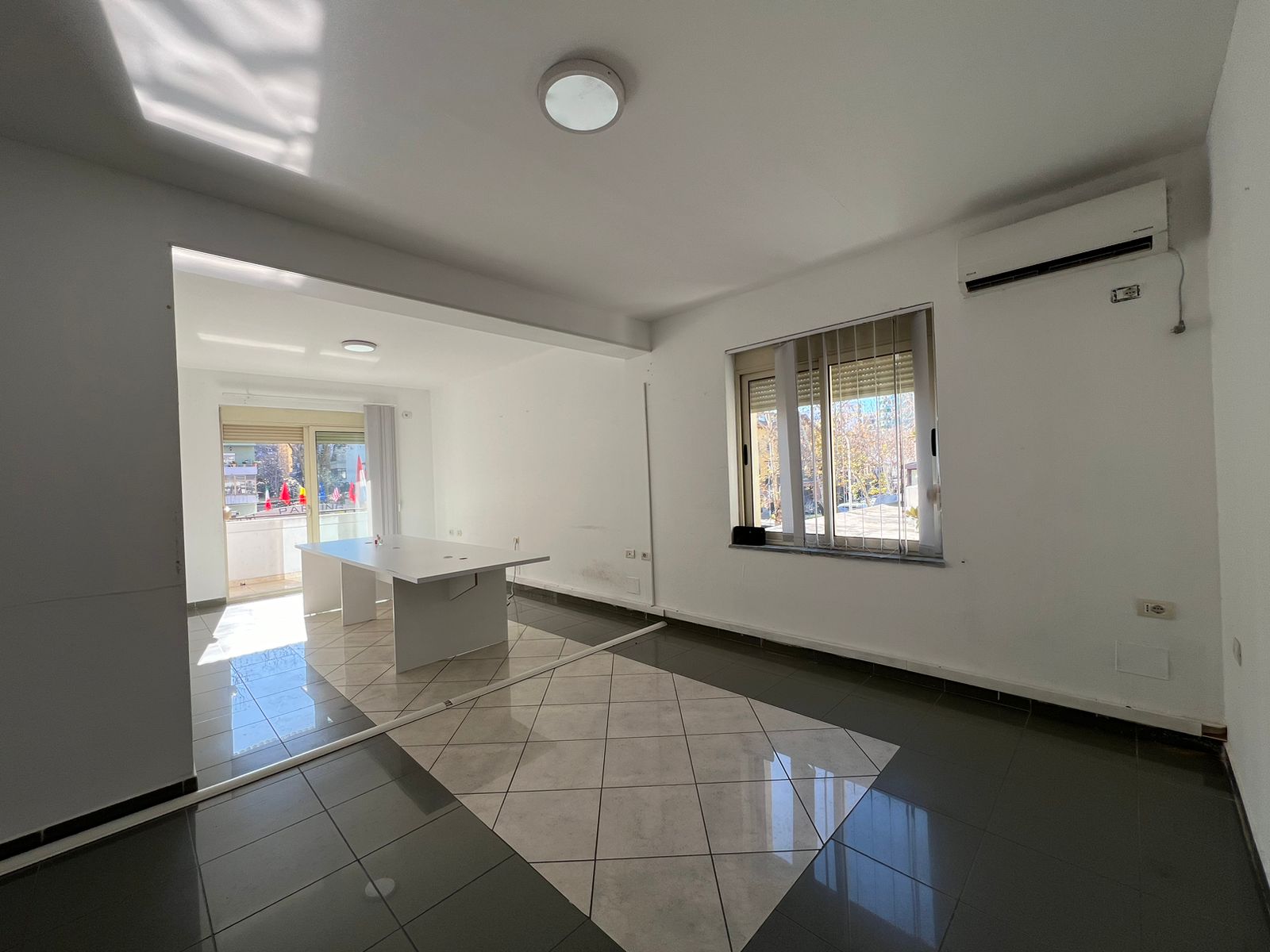 Qira Apartament 2+1 “Rr.Kavajës” ,Tiranë