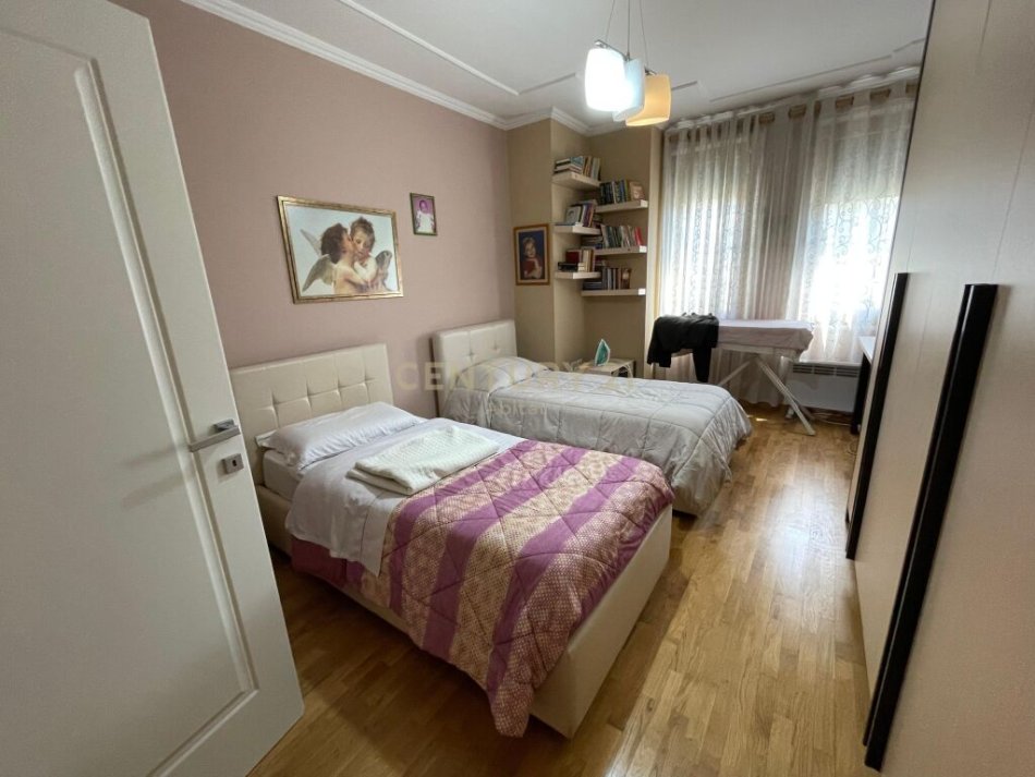 Tirane, jepet me qera apartament 2+1 Kati 4, 115 m² 550 € (Rruga e Elbasanit)