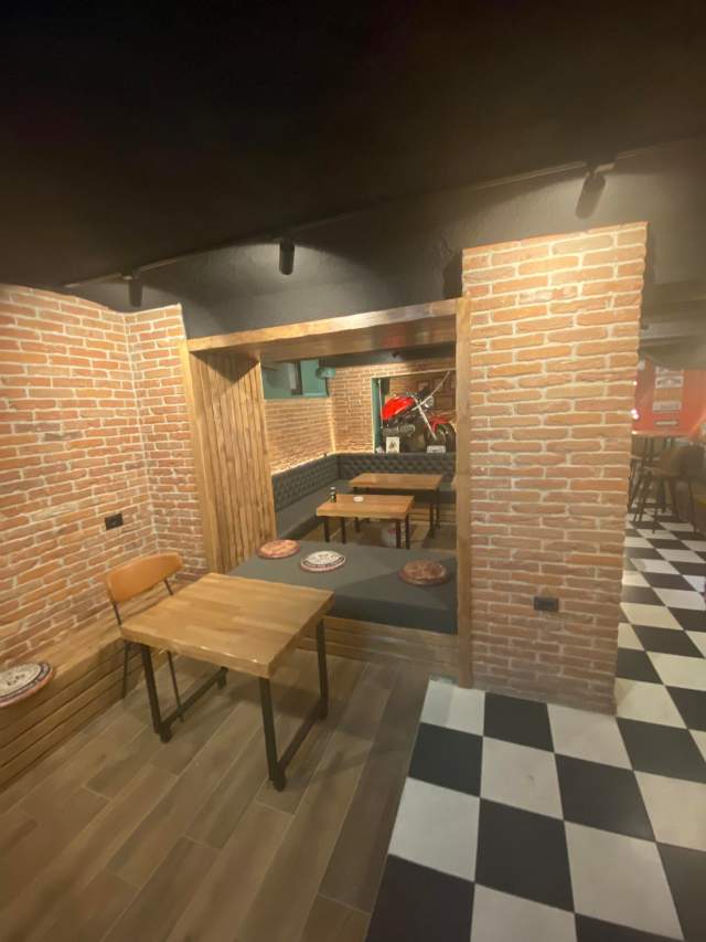 Tirane, jepet me qera ambjent biznesi Kati -1, 60 m² 1.200 Euro (Blloku)