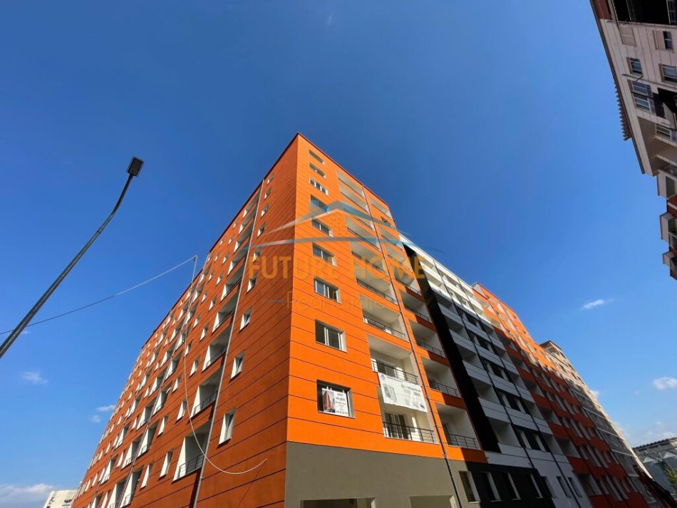 Tirane, shitet apartament 1+1+Ballkon Kati 5, 86.100 € (Yzberisht prane KMY)
