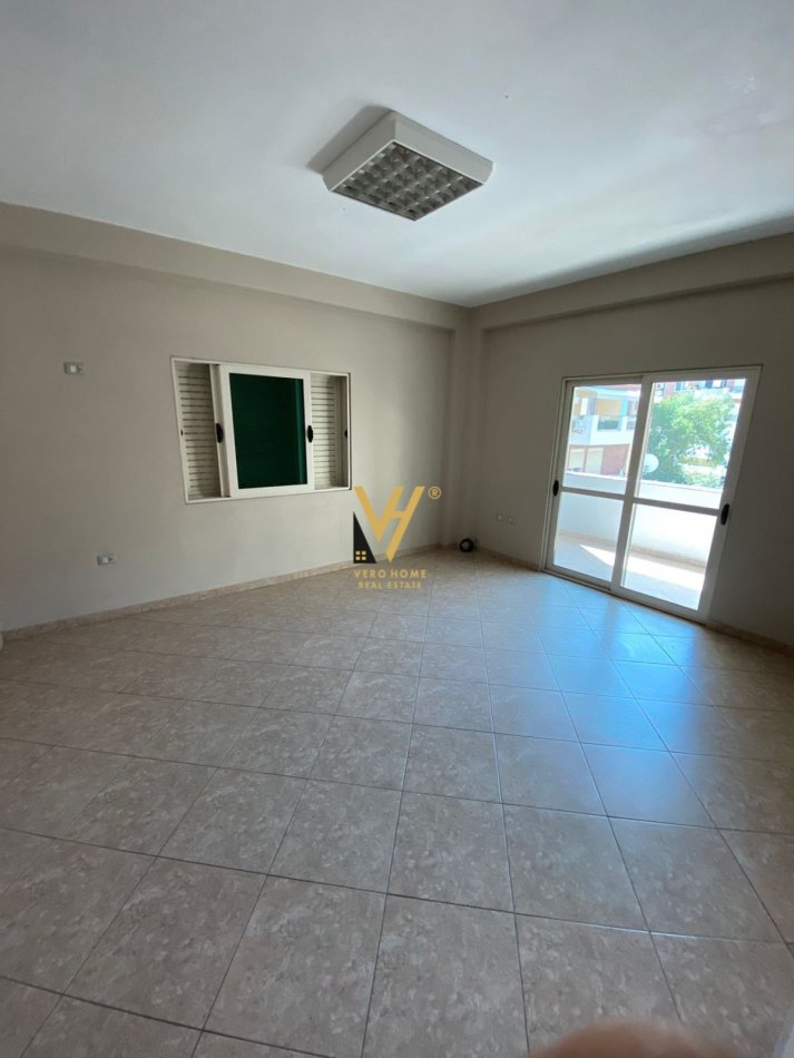 Tirane, jepet me qera zyre Kati 2, 230 m² 850 € (SELITE)