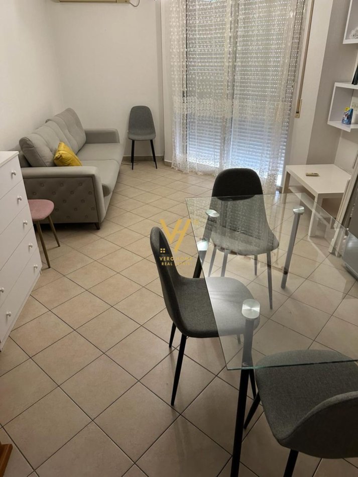 Tirane, jepet me qera apartament 2+1+Aneks+Ballkon Kati 5, 97 m² 600 € (RRUGA E ELBASANIT)