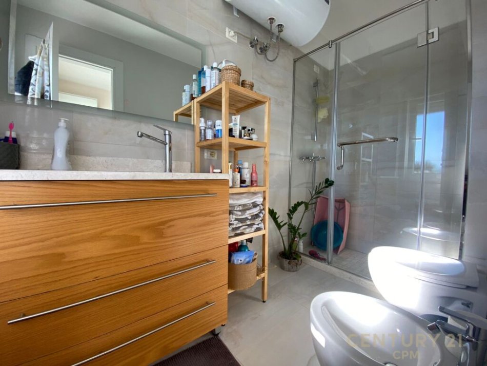 Tirane, shitet apartament 2+1 Kati 3, 110 m² 120.000 € (ne Fresk)