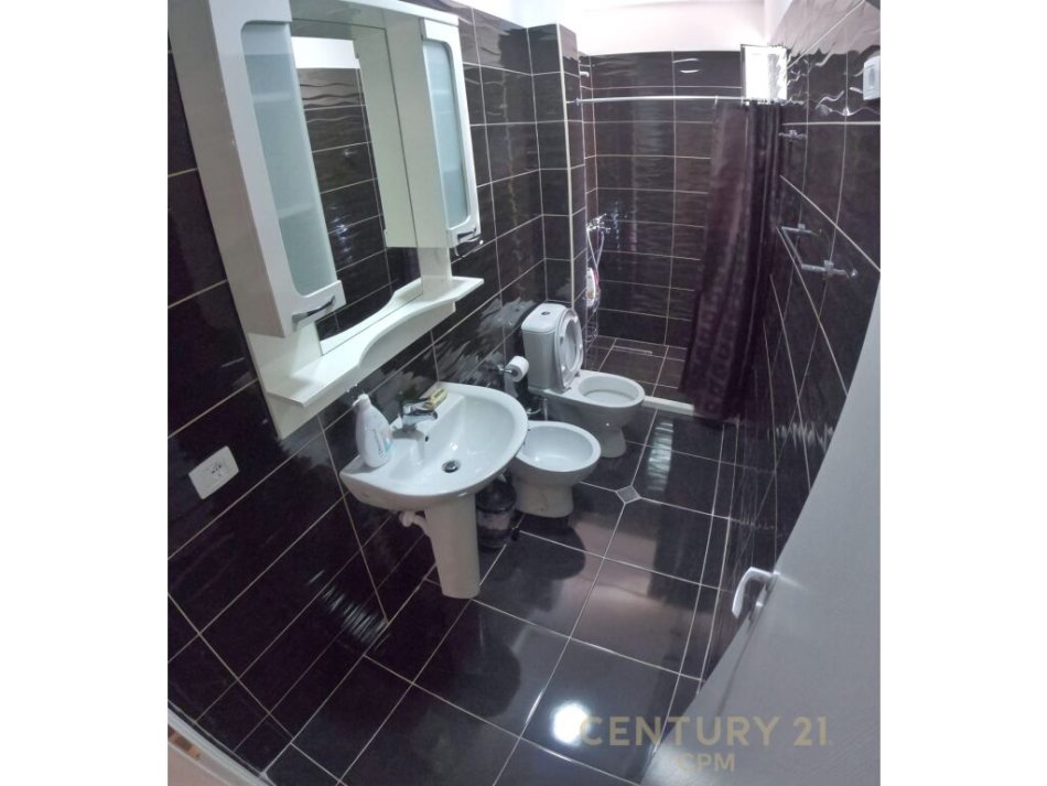 Tirane, jepet me qera apartament 2+1+Aneks+Ballkon Kati 4, 88 m² 550 € (tek 5 maji)