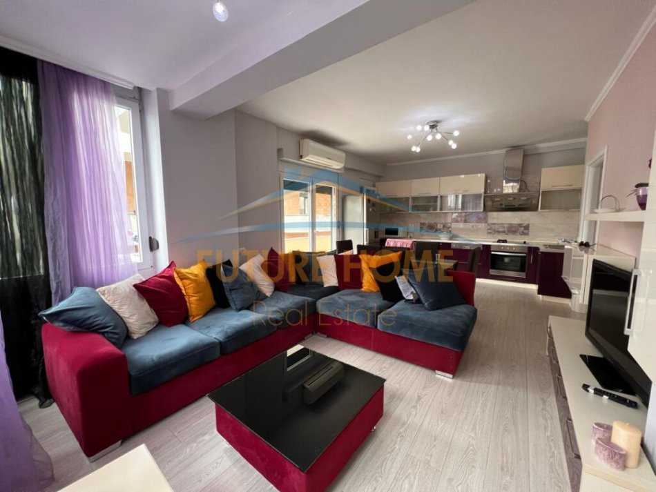 Tirane, jepet me qera apartament 3+1 Kati 2, 144 m² 231.000 € (Liqeni i Thate)