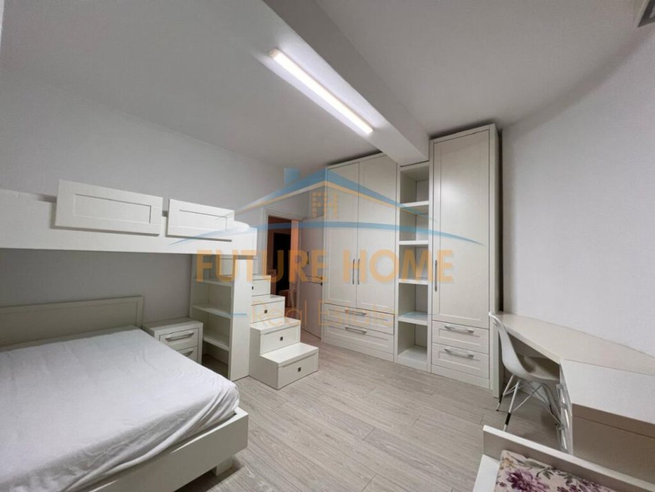 Tirane, jepet me qera apartament 3+1 Kati 2, 144 m² 231.000 € (Liqeni i Thate)