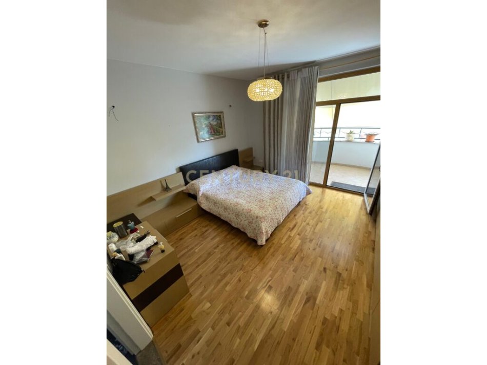 Tirane, jepet me qera apartament 2+1 Kati 4, 115 m² 550 € (Rruga e Elbasanit)