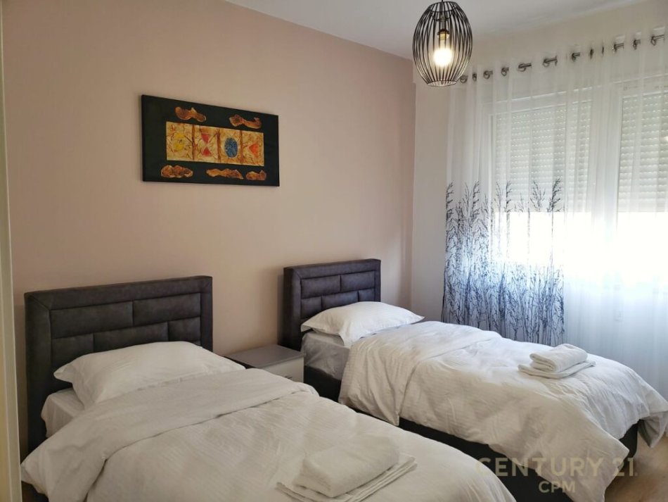 Tirane, jepet me qera apartament 2+1+Aneks+Ballkon Kati 4, 88 m² 550 € (tek 5 maji)