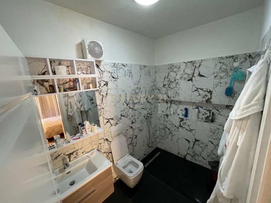 Tirane, jepet me qera apartament 2+1 Kati 4, 115 m² 550 € (Rruga e Elbasanit)