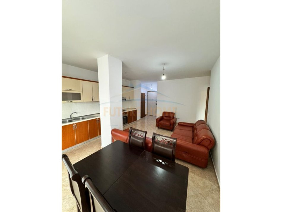Tirane, jepet me qera apartament 1+1 Kati 4, 92 m² 500 € (Don Bosko)