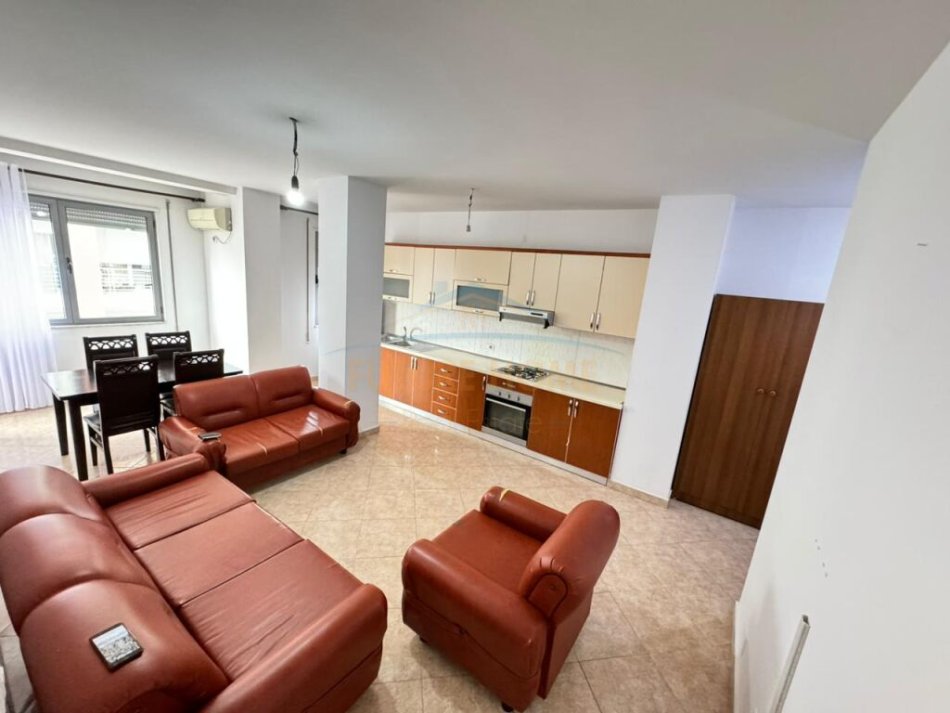 Tirane, jepet me qera apartament 1+1 Kati 4, 92 m² 500 € (Don Bosko)