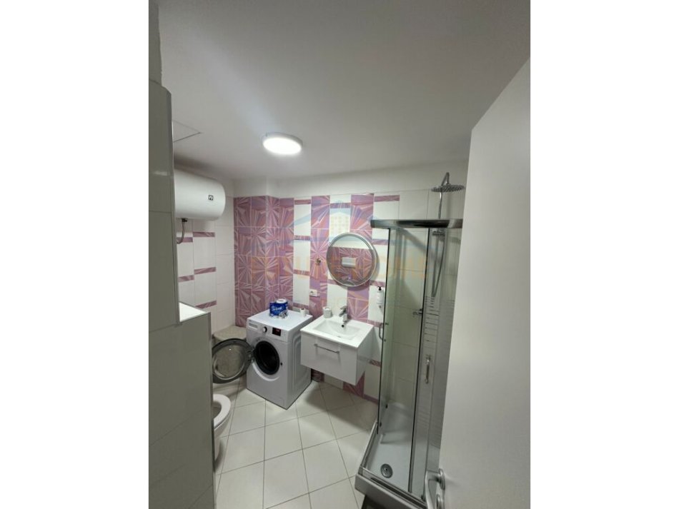 Durres, jepet me qera apartament 1+1+Ballkon Kati 6, 51 m² 600 € (Golem)