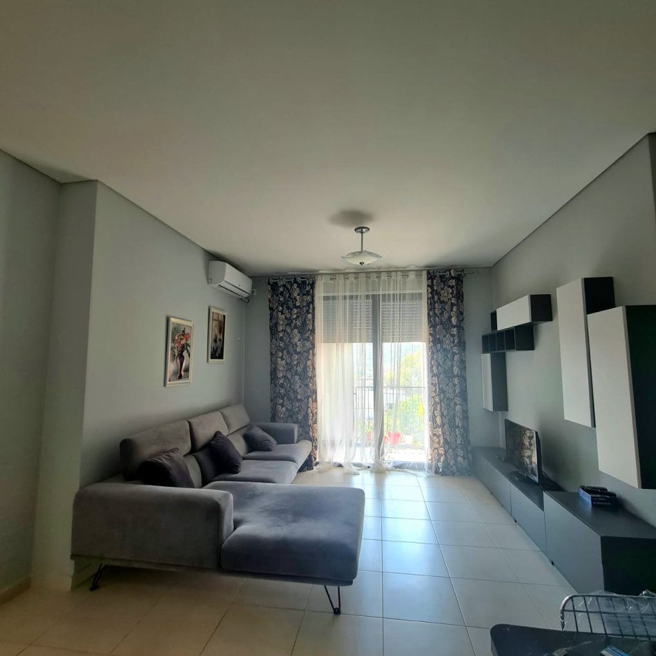 Tirane, jepet me qera apartament 1+1 Kati 4, 70 m² 500 € (rruga e kavajes)