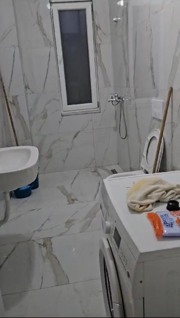 Tirane, jepet me qera apartament 2+1+BLK Kati 4, 90 m² 500 Euro (Rezidenca 3D)