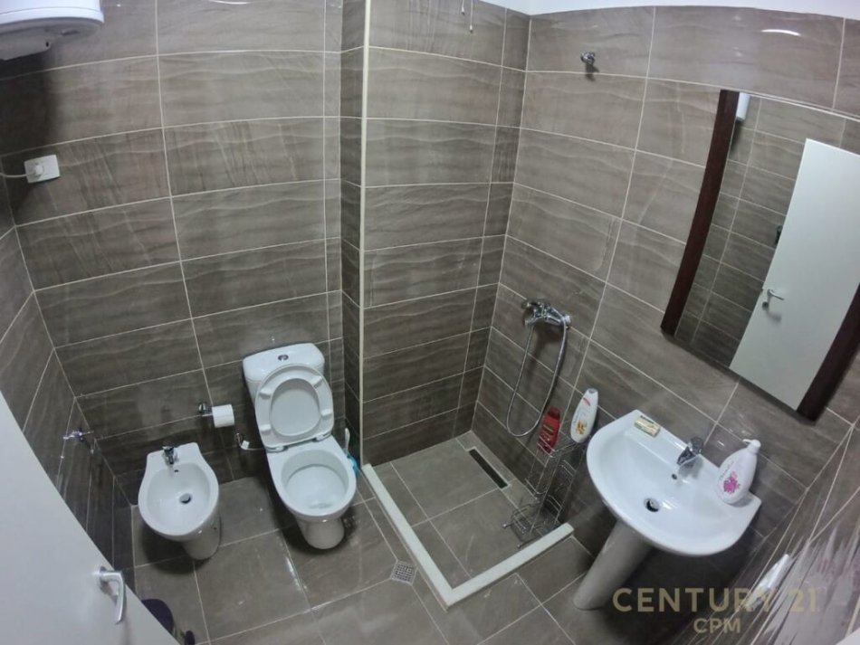 Tirane, jepet me qera apartament 2+1+Aneks+Ballkon Kati 4, 88 m² 550 € (tek 5 maji)