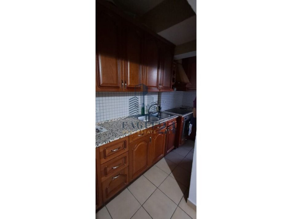 JEPET ME QERA APARTAMENT 3+1 TEK SHKOLLA E KUQE