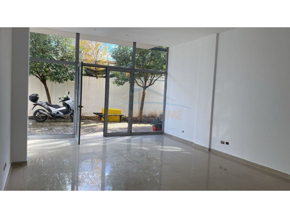 Tirane, jepet me qera 1+1 Kati 0, 48 m² 500 € (Don Bosko Pran Vodafonit)