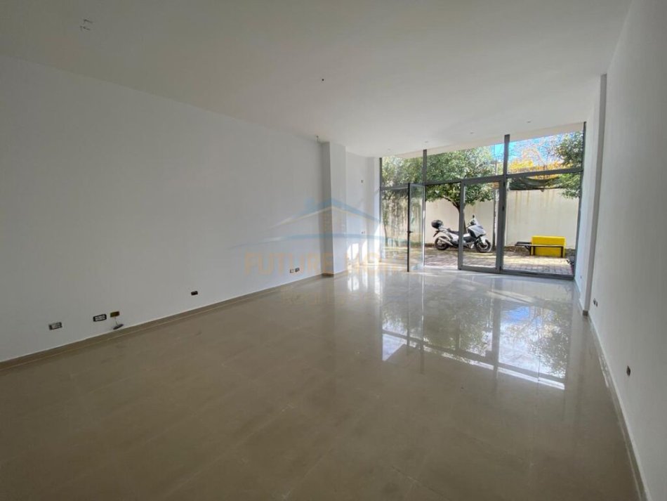 Tirane, jepet me qera apartament 1+1 Kati 0, 45 m² 450 € (Don Bosko, Pran Vodafonit)
