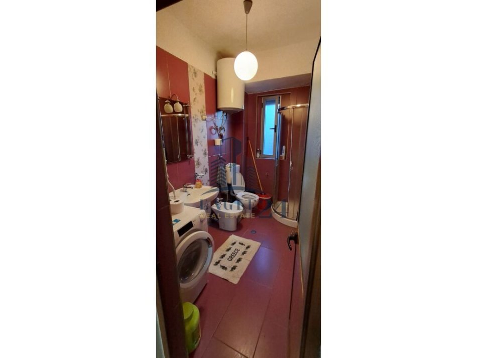 JEPET ME QERA APARTAMENT 3+1 TEK SHKOLLA E KUQE