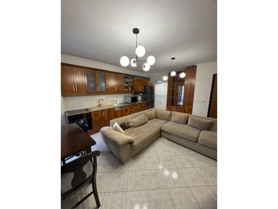 Tirane, shitet apartament 2+1 Kati 3, 78 m² 160.000 € (komuna e parisit)