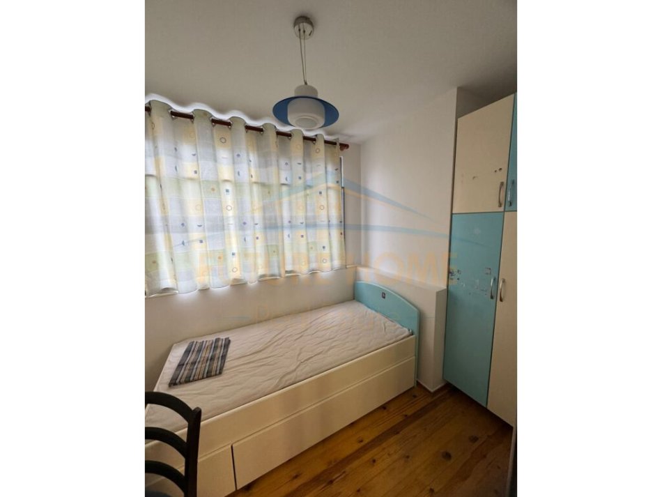 Tirane, shitet apartament 2+1 Kati 3, 78 m² 160.000 € (komuna e parisit)