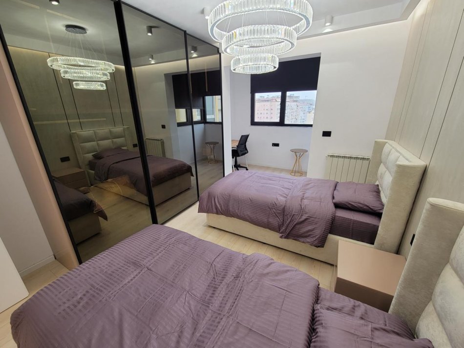 Apartament 2+1+2 me qera, Gjimnazi "Petro Nini"