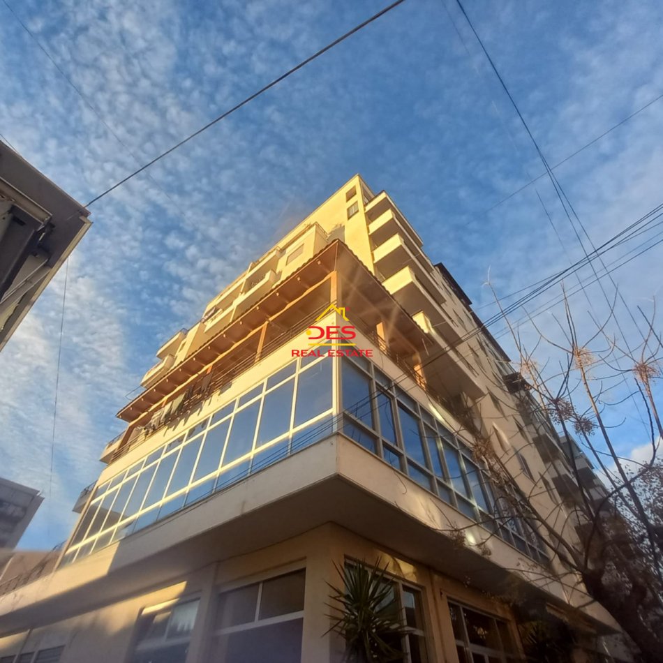 Vlore, shitet ambjent biznesi Kati 2, 76 m² 84,480 € (Rruga Fiqirete Musta)
