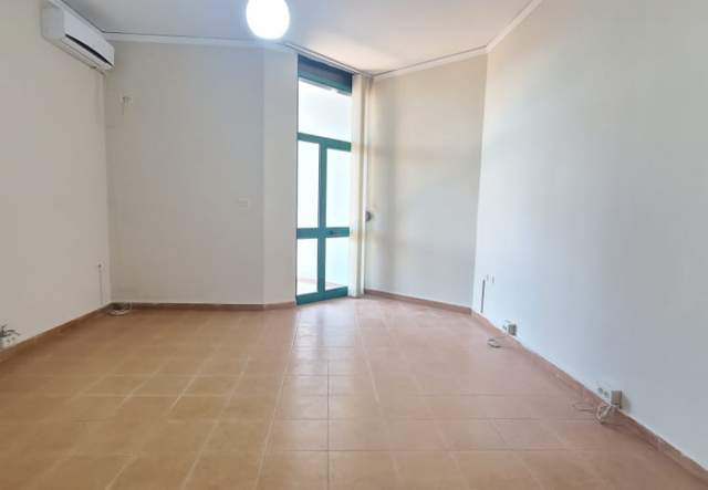 Tirane, jepet me qera ambjent biznesi 105 m² 500 Euro