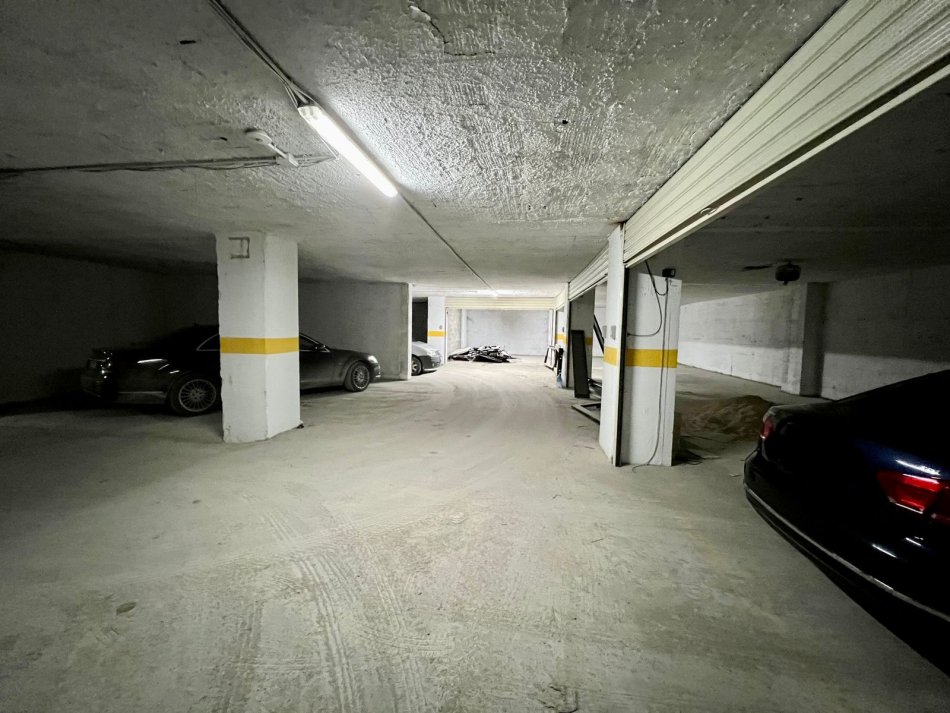 Tirane, shitet garazh | vend parkimi Kati -1, 313 m² 210.000 € (rruga e kavajes)