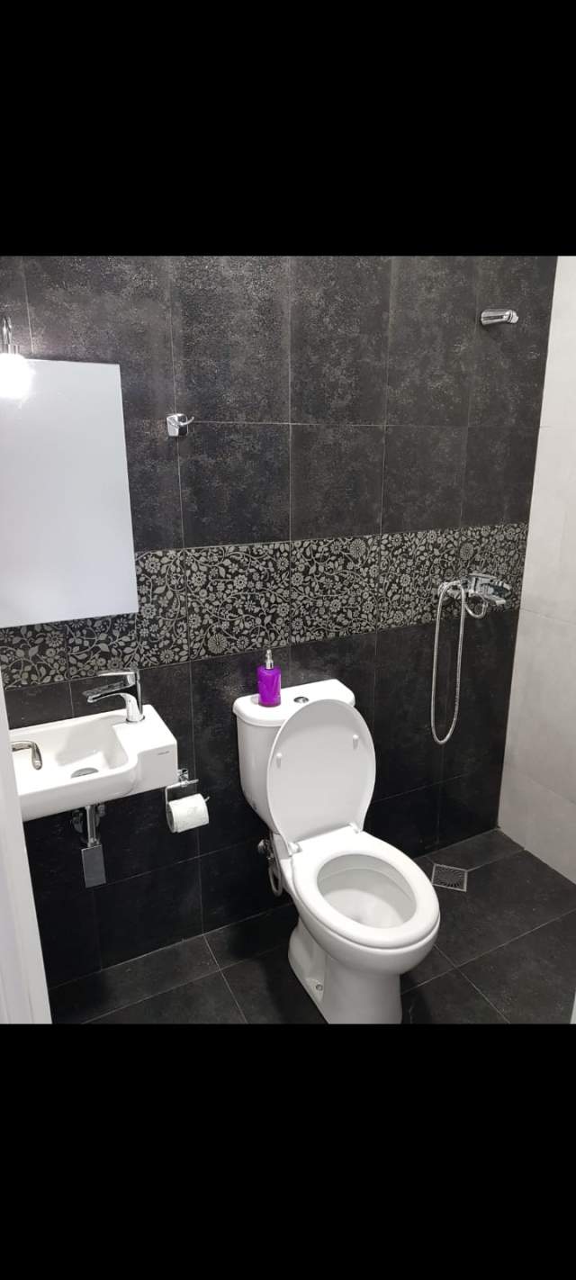 Tirane, jepet me qera apartament 1+1 Kati 2, 27 m² 35.000 Leke (Myslym Shyri)