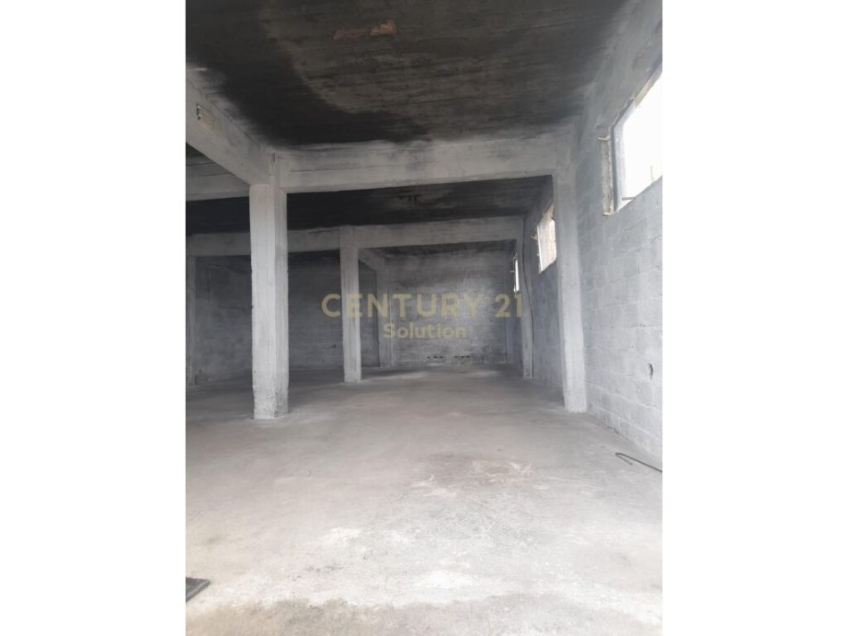 Tirane, jepet me qera ambjent biznesi Kati 0, 100 m² 500 € (në zonën e Ish-Doganës në Tiranë)
