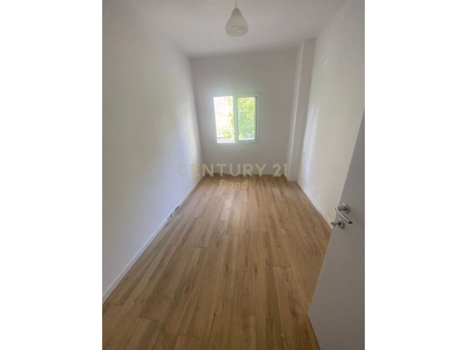 Tirane, shitet apartament 1+1+Ballkon Kati 1, 57 m² 71.000 € (Shitet Apartament 1+1 ne Fresk)