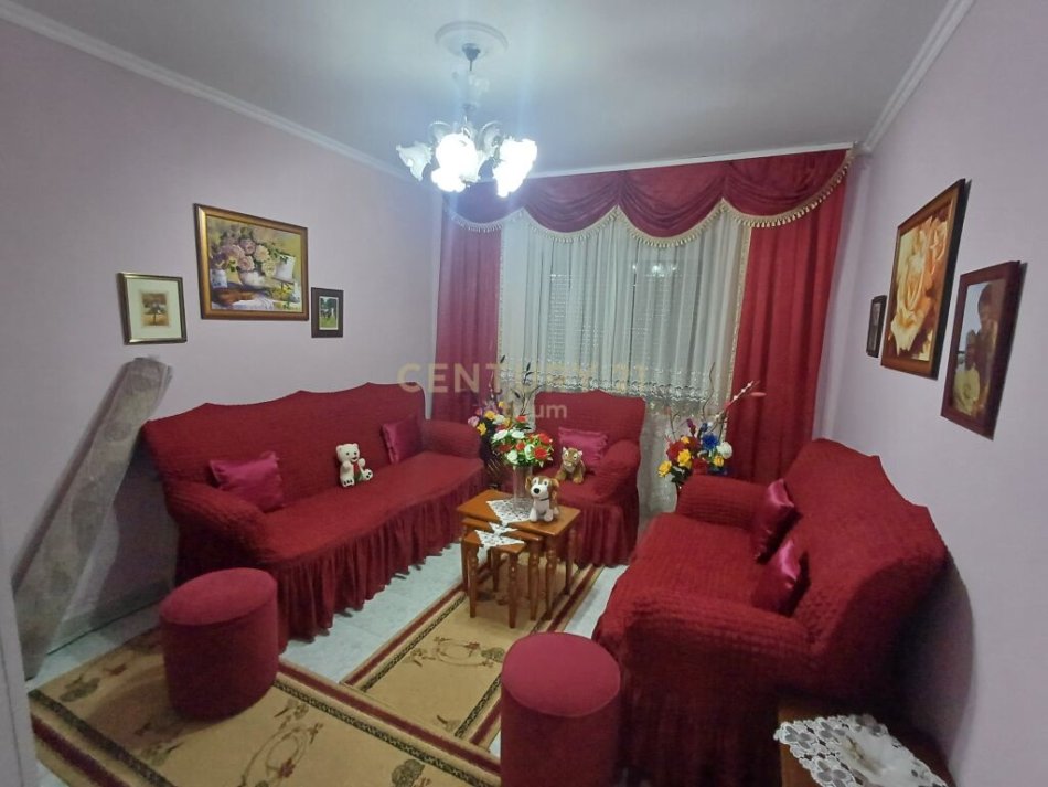 Tirane, shitet apartament 2+1+Ballkon Kati 1, 140.000 € (prane bllokut te ambasadave, perballe hotel COLOSSEO ne rrugen e Durresit)