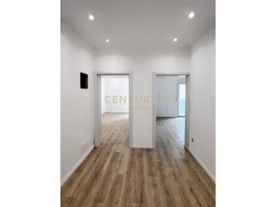 Tirane, shitet apartament 2+1+Ballkon Kati 3, 77 m² 149.000 € (zona e Brrylit, brenda unazes)