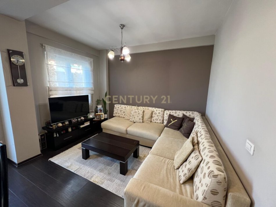 Tirane, shitet apartament 2+1+Ballkon , 85 m² 105.000 € (Apartament 2+1 per Shitje ne Yzberisht!)