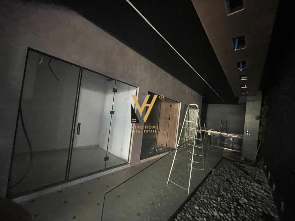 Tirane, jepet me qera dyqan Kati 0, 50 m² 600 € (SELITE)