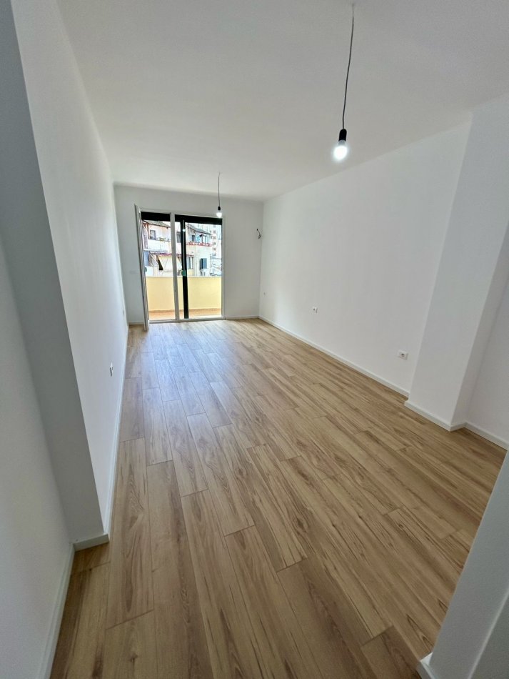 Tirane, shitet garsonier 1+1 Kati 5, 39 m² 85.000 € (Xhamia e Tabakve te Rr, Elbasanit)