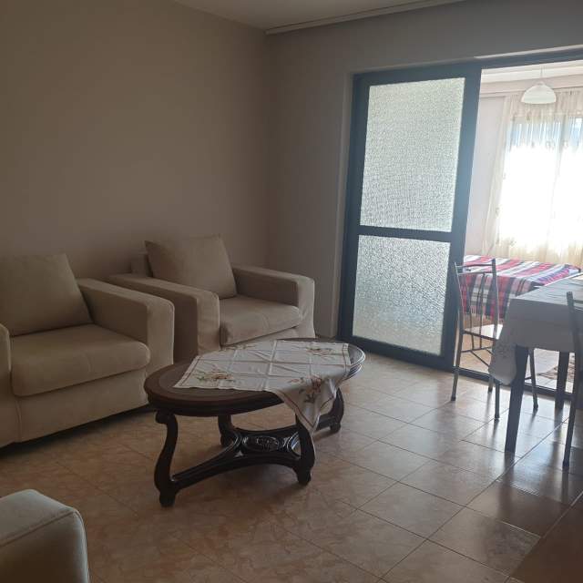 Tirane, jepet me qera apartament 2+1 Kati 4, 95 m² 400 Euro (rr. Durrsit)