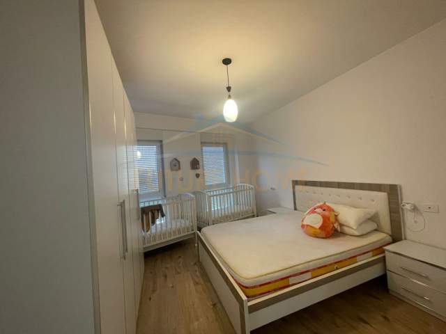 Tirane, jepet me qera apartament 2+1 Kati 3, 85 m² 500 Euro (Kompleksi Kontakt)