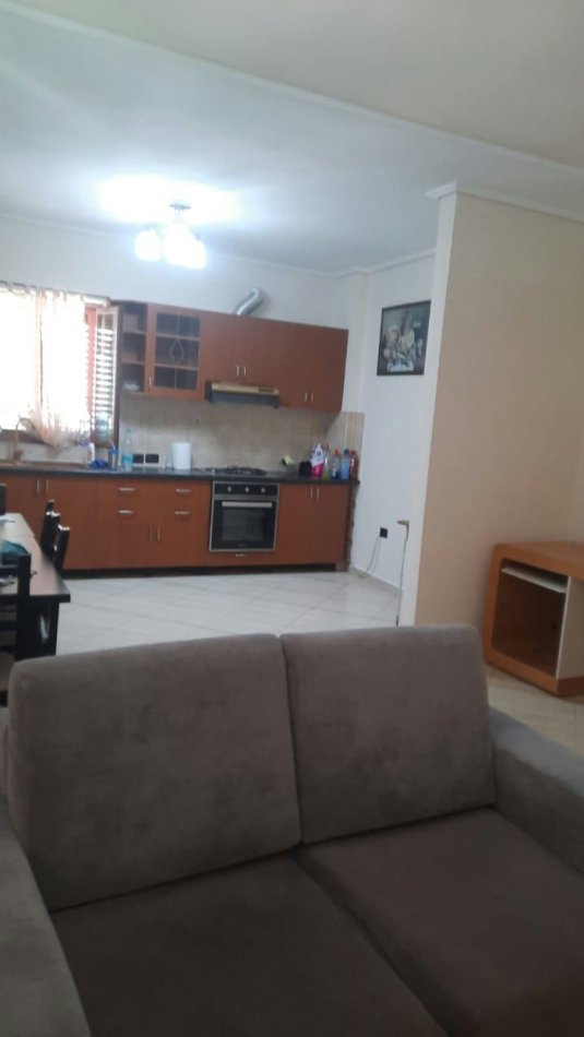 Tirane, jepet me qera apartament 2+1 Kati 2, 150 m² 600 € (sauk)